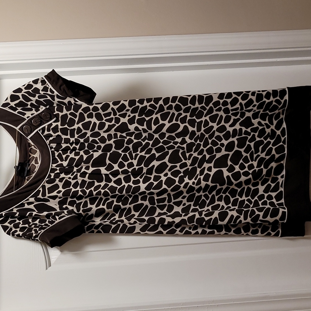 En Focus Studio Short-sleeved Giraffe-print Dress